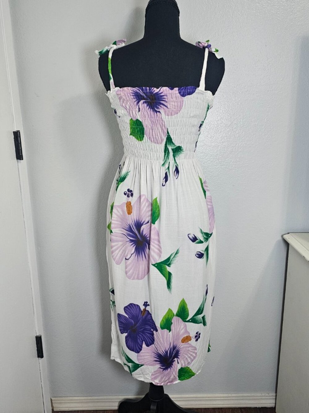 Unbranded Floral White Purple Smoched Elastic Tie Shoulder Strap Dress - Size S - Picture 3 of 5